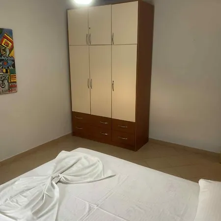 Central Himara Apartment * Himarë